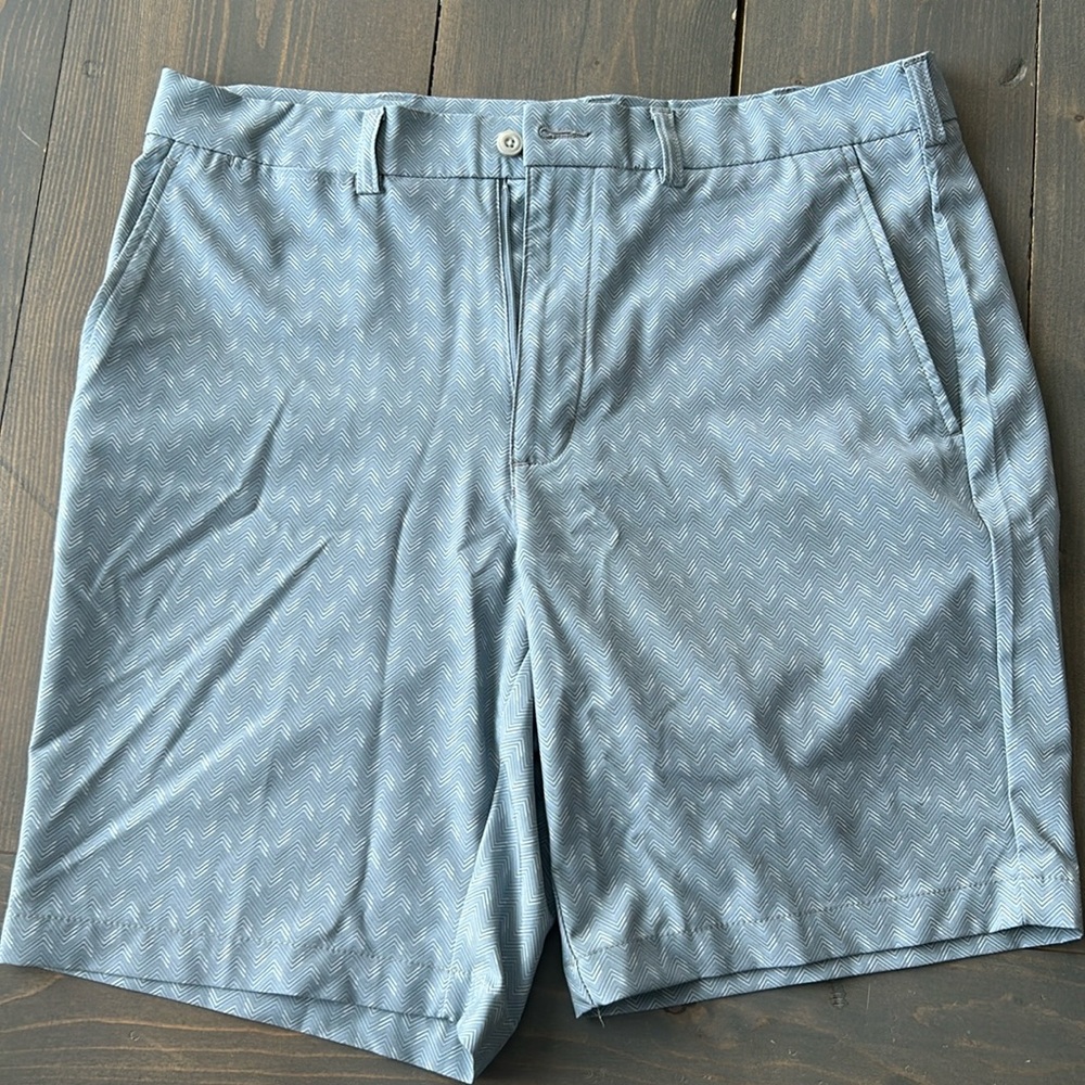 PGA Tour Golf Shorts - Mens size 34